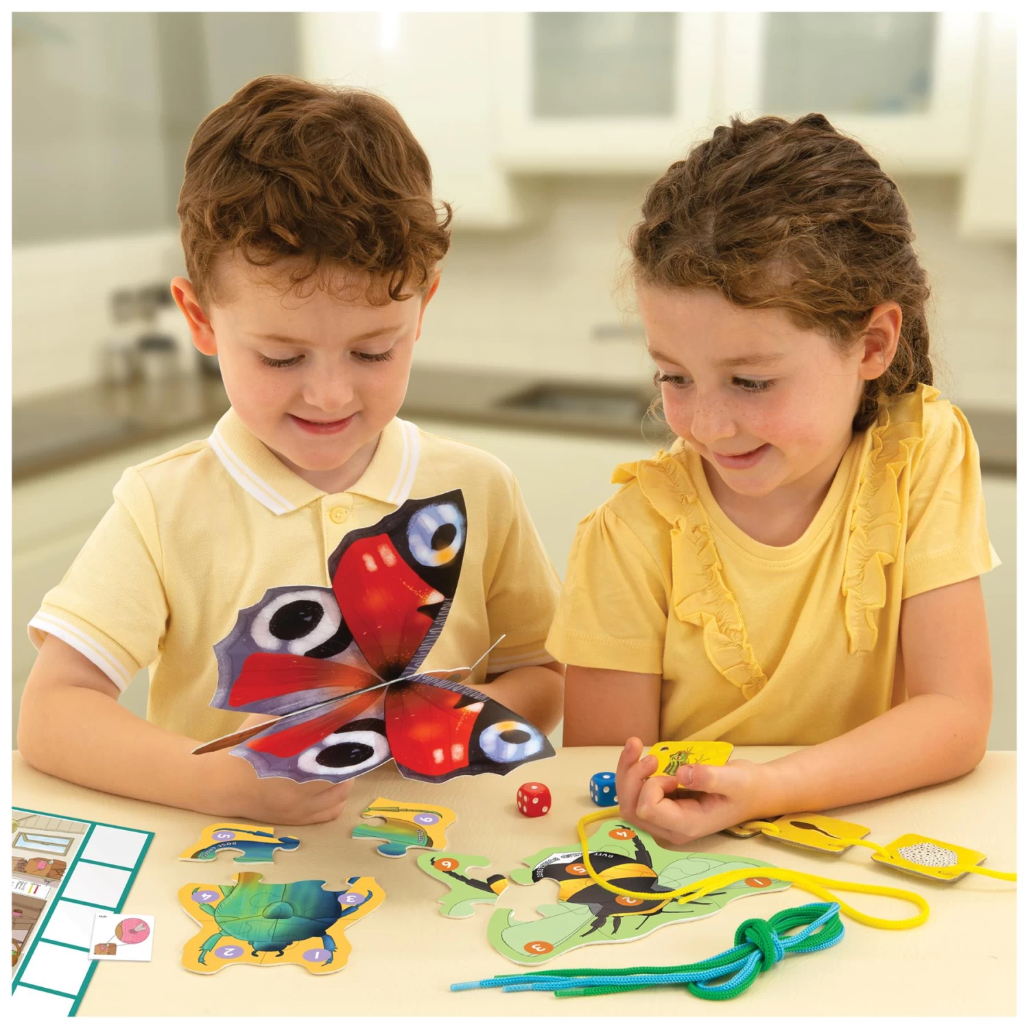 Jumbo Natural History Museum Let's Learn Tiny Creatures Activity Pack - Image 4